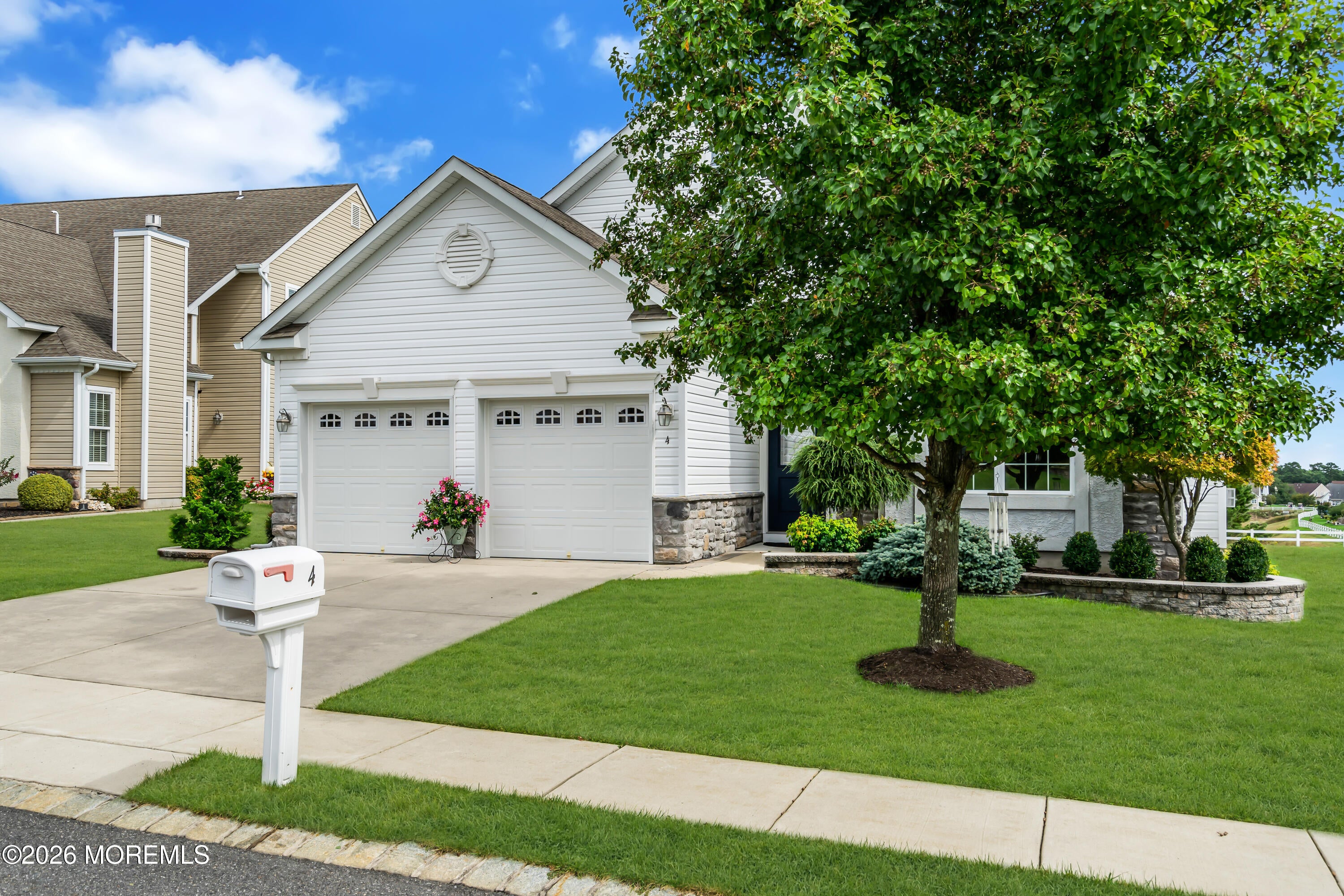 4 Bay Head Court