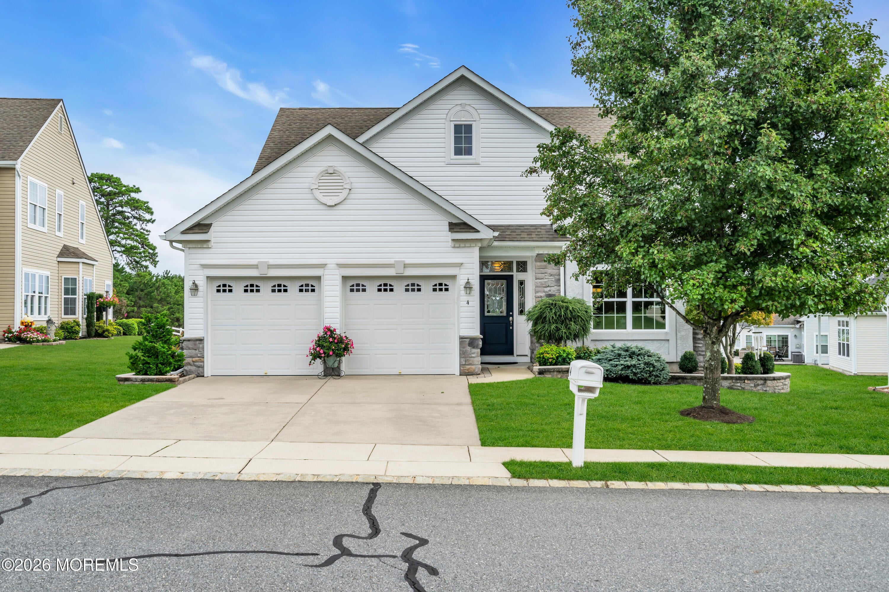 4 Bay Head Court