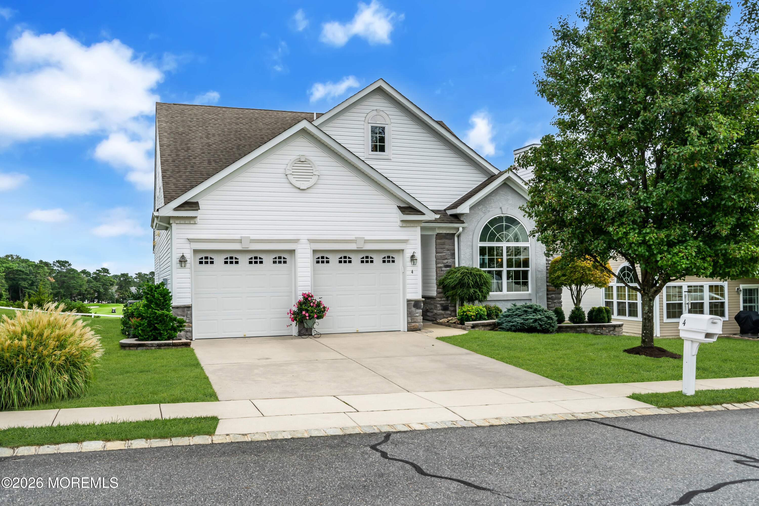 4 Bay Head Court