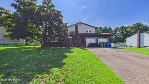Photo of 21 Oakwood Drive, Parlin, NJ 08859 (MLS # 22626920)