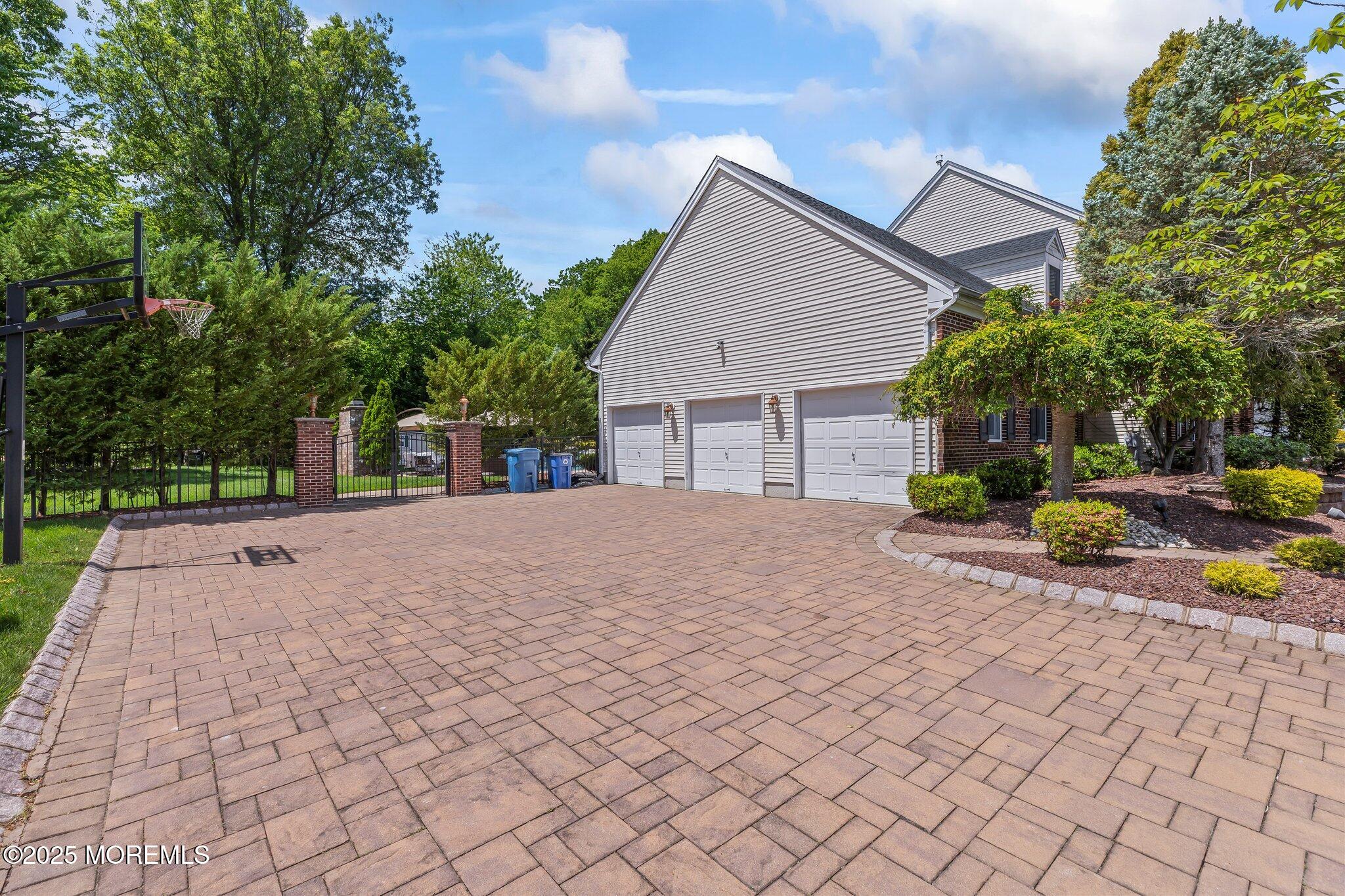 16 Huxley Court, Marlboro, New Jersey image 6