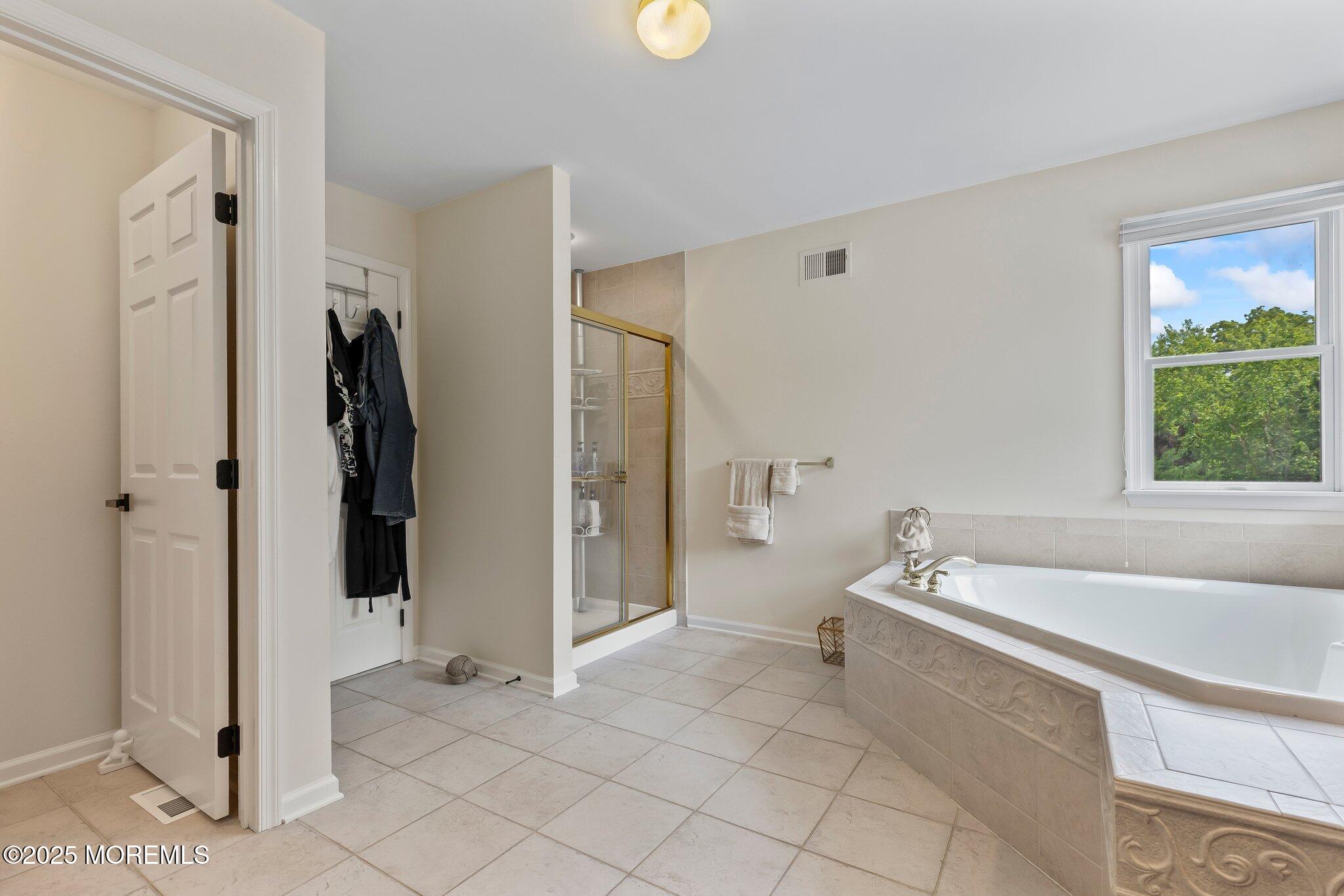 16 Huxley Court, Marlboro, New Jersey image 41