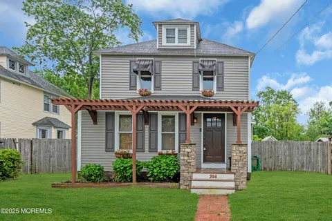 MLS: 22514885