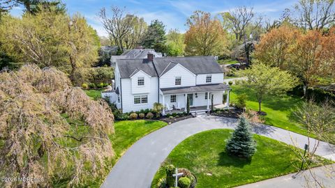 Photo of 9 N Cherry Lane, Rumson, NJ 07760 (MLS # 22610590)