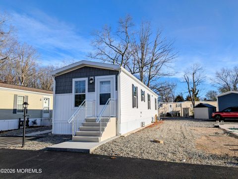 Mobile Home For Sale - 124 Serene Way<br/> Toms River, NJ 08755