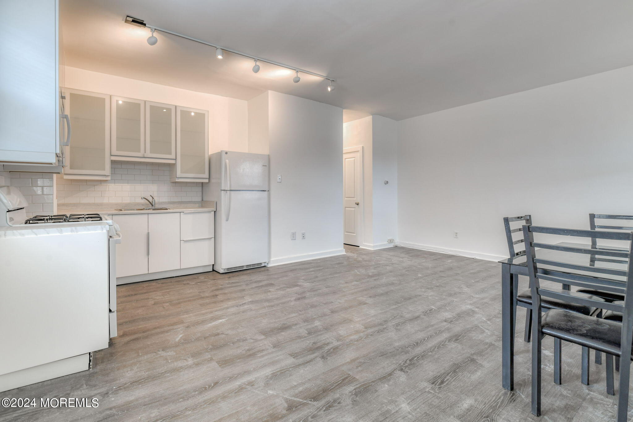 109 Mccabe Avenue 102