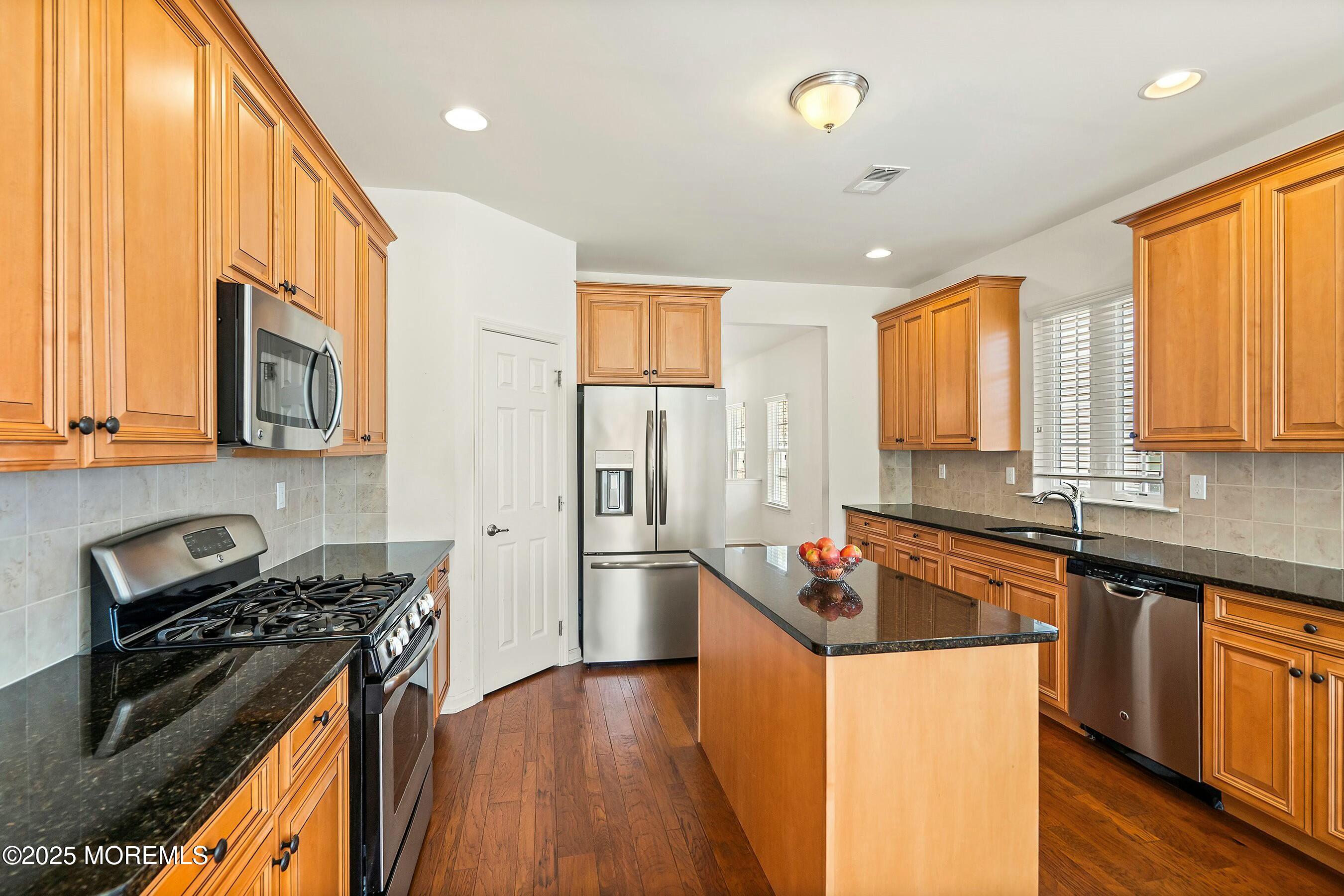 47 Honeysuckle Drive, Manahawkin, New Jersey image 11
