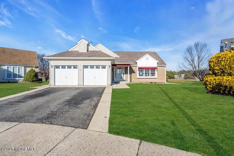 Photo of 7 Alton Court, Toms River, NJ 08757 (MLS # 22536194)