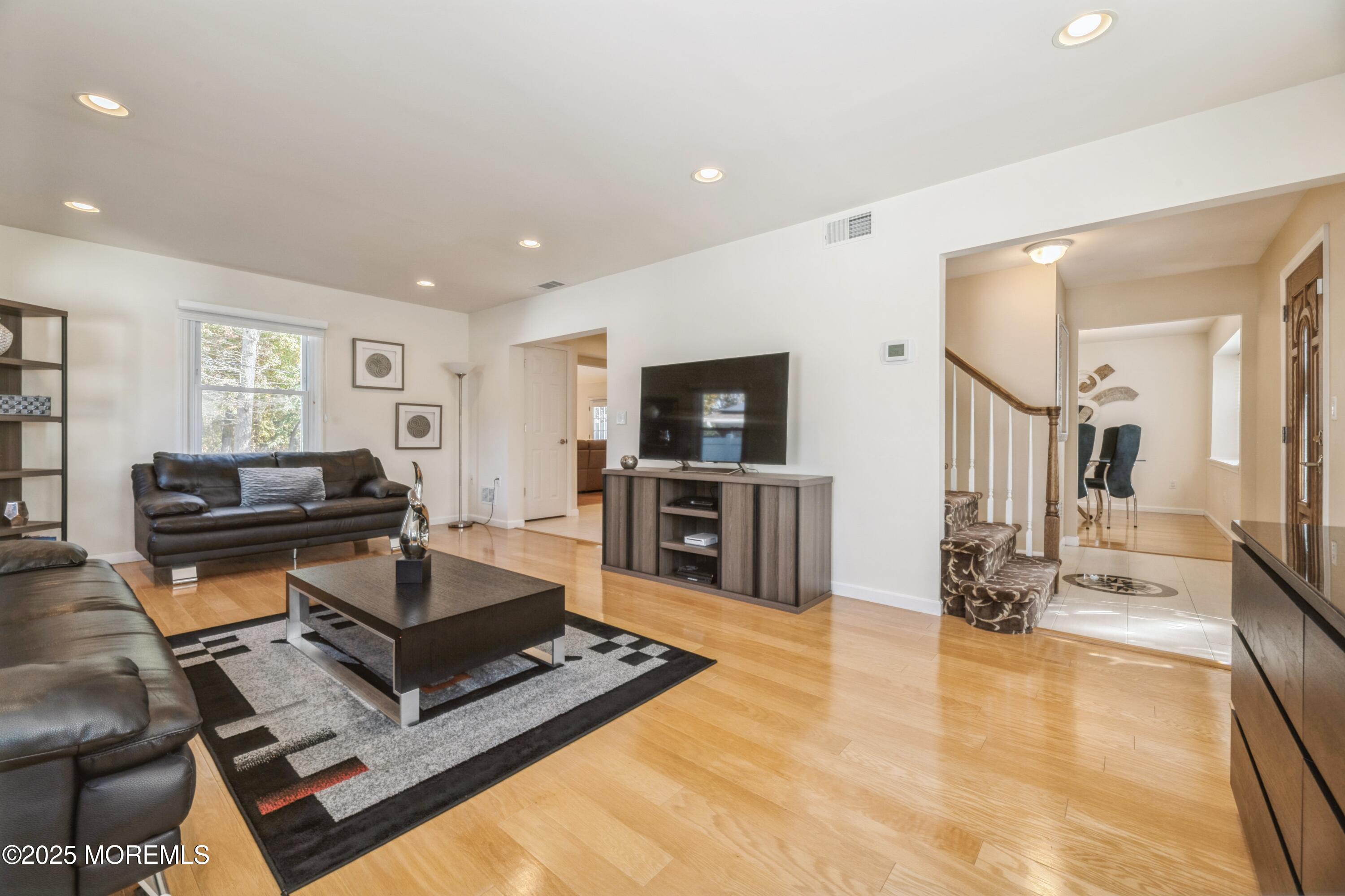 30 Courtland Lane, Aberdeen, New Jersey image 4