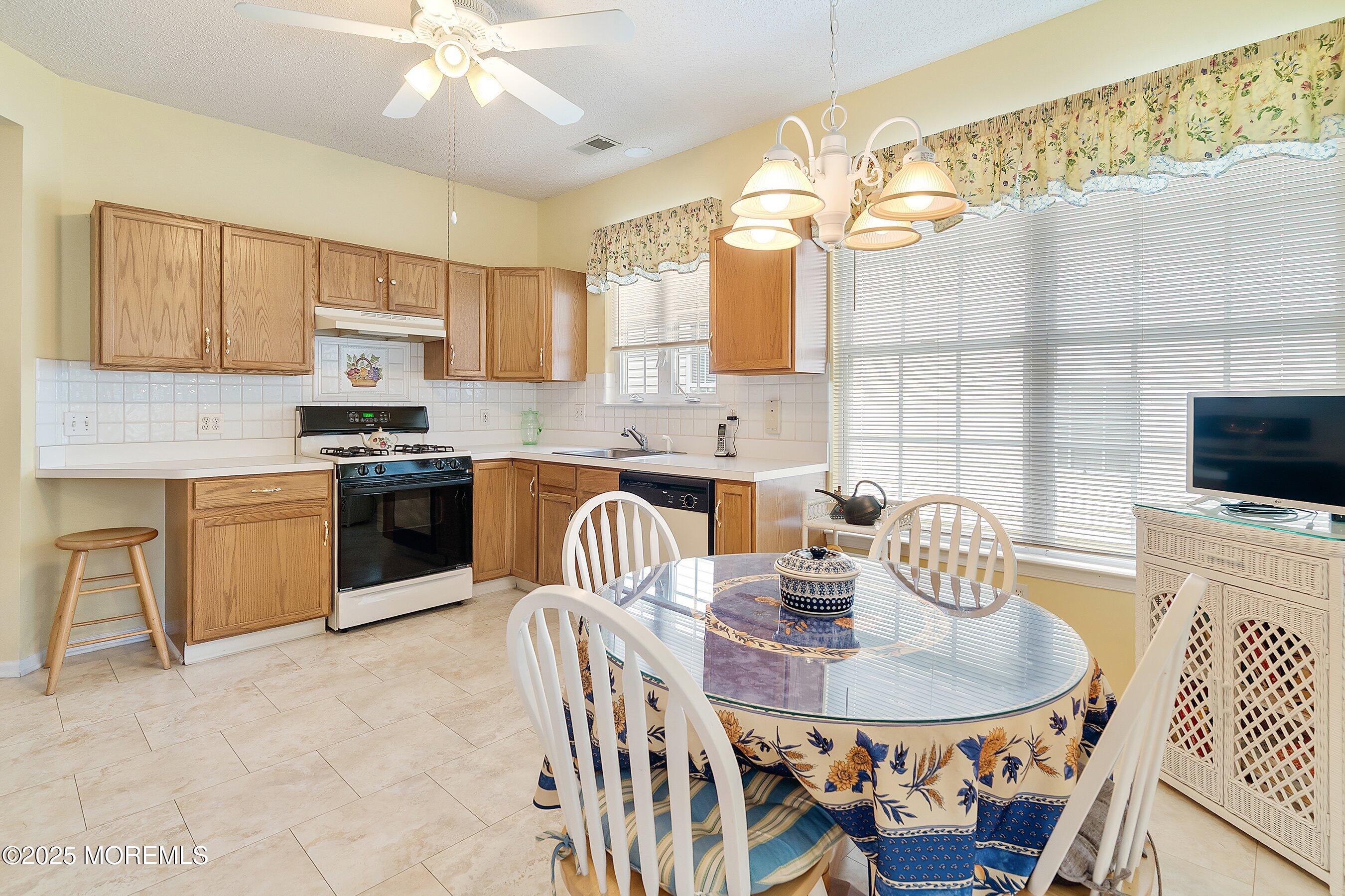 10 Sunflower Lane, Brick, New Jersey image 13