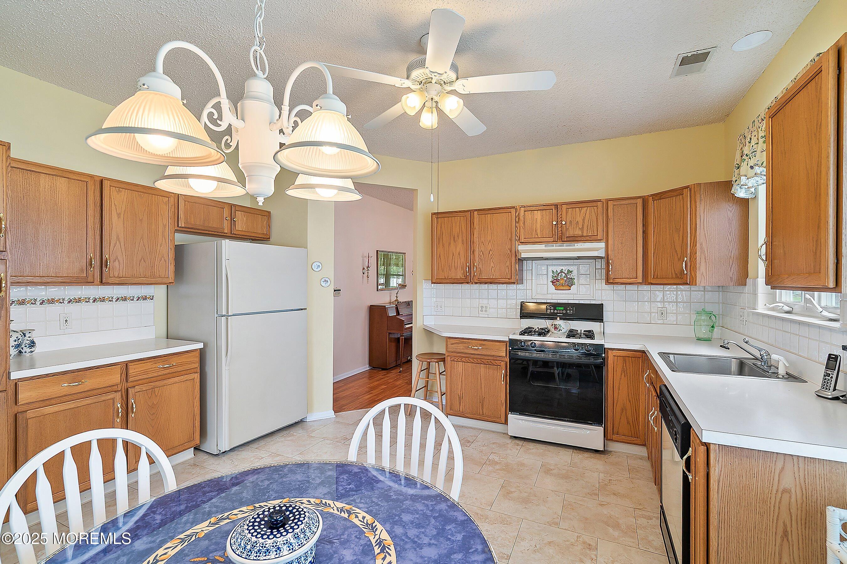 10 Sunflower Lane, Brick, New Jersey image 14
