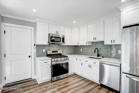 MLS: 22504498