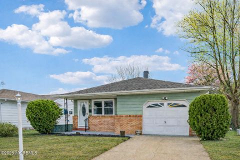 Homes For Sale - 13 Barbados Drive<br/> Ocean County, Toms River, NJ 08757