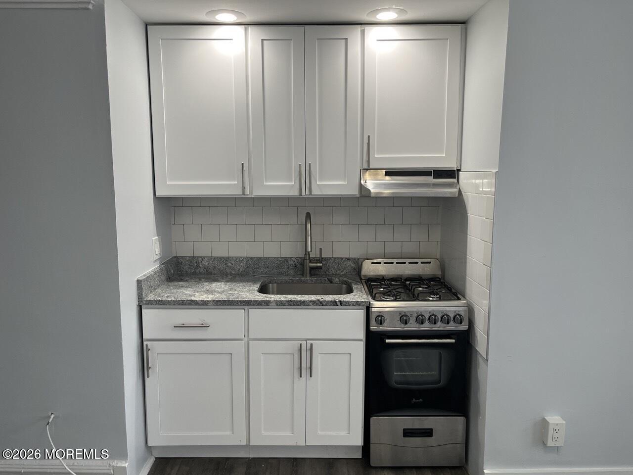 201 Lareine Avenue 208