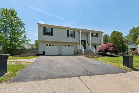 Homes For Sale - 21 Cherry Bend Drive<br/> Howell, NJ 07731