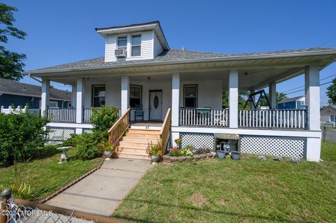 Photo of 21 Willow Street, Keansburg, NJ 07734 (MLS # 22610604)