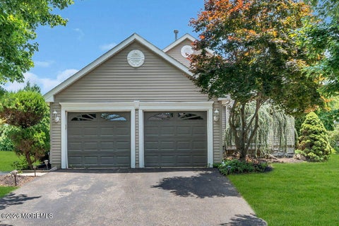 Photo of 5 Round Valley Lane, Lakewood, NJ 08701 (MLS # 22633019)