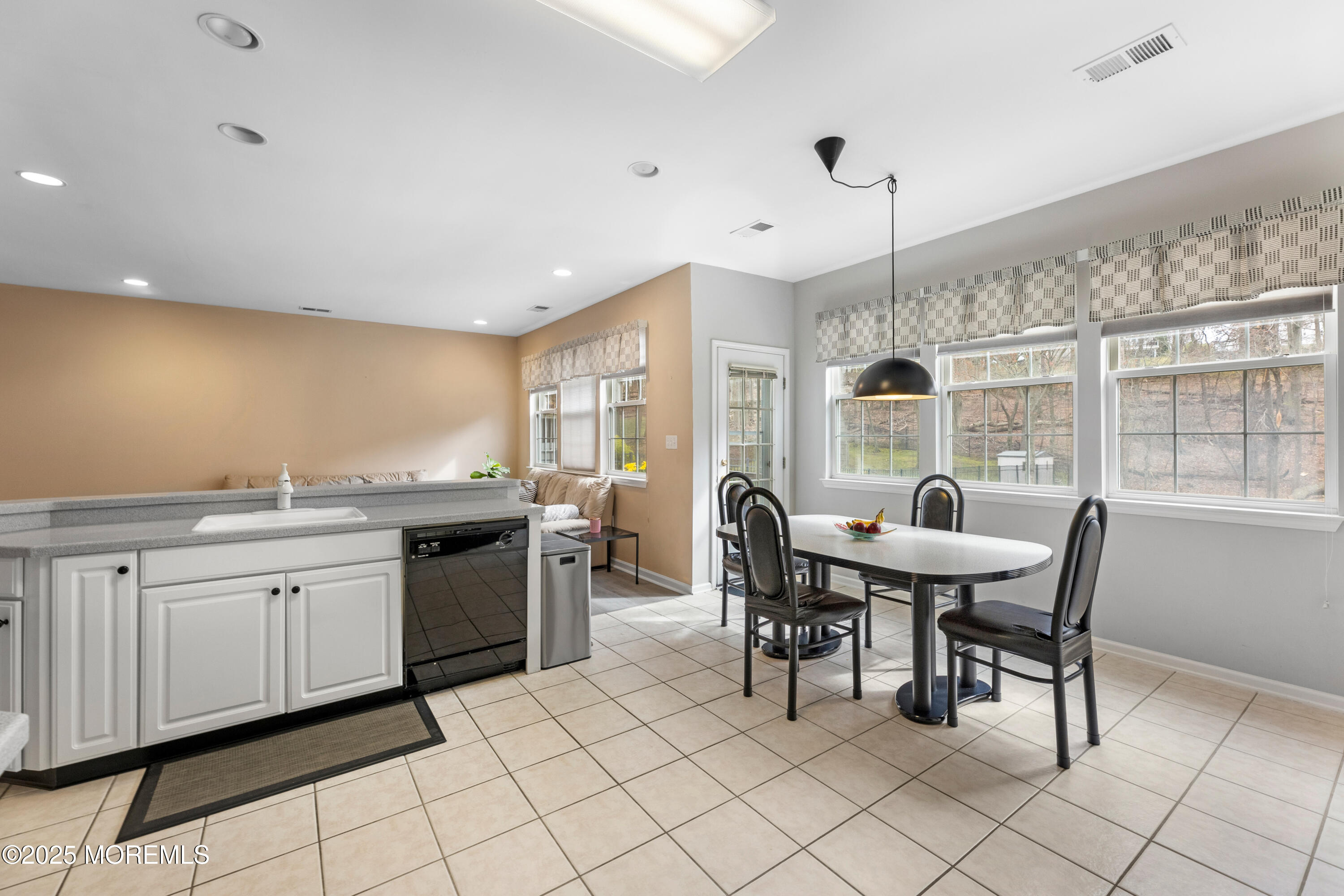126 Woodcliff Boulevard, Morganville, New Jersey image 16