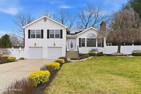 Photo of 2 Weasel Creek Court, Howell, NJ 07731 (MLS # 22601517)