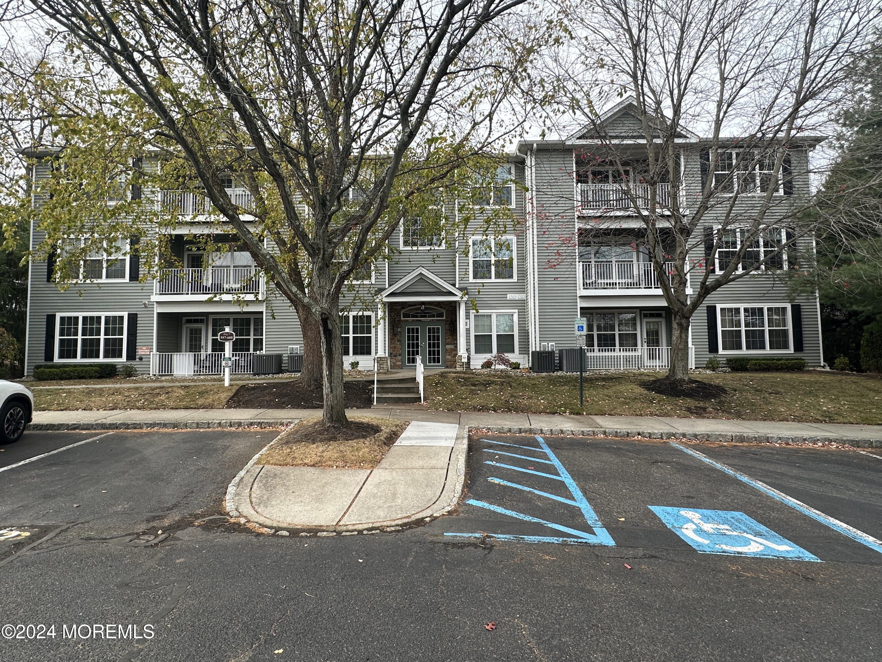 605 St Andrews Place, Manalapan, New Jersey image 1