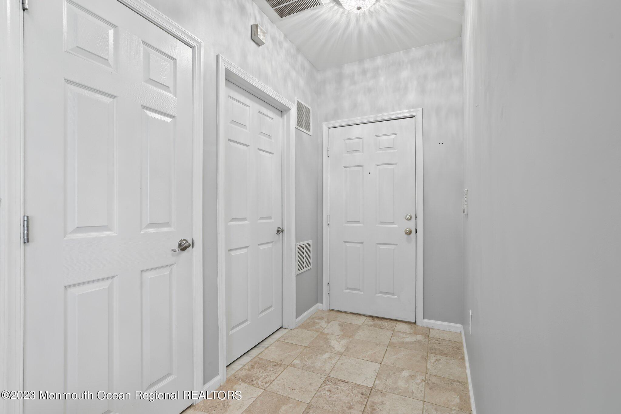 605 St Andrews Place, Manalapan, New Jersey image 23