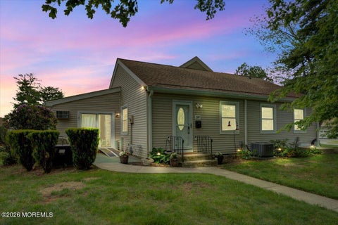 Condo For Sale - 139 Wein Market #F<br/> Freehold, NJ 07728