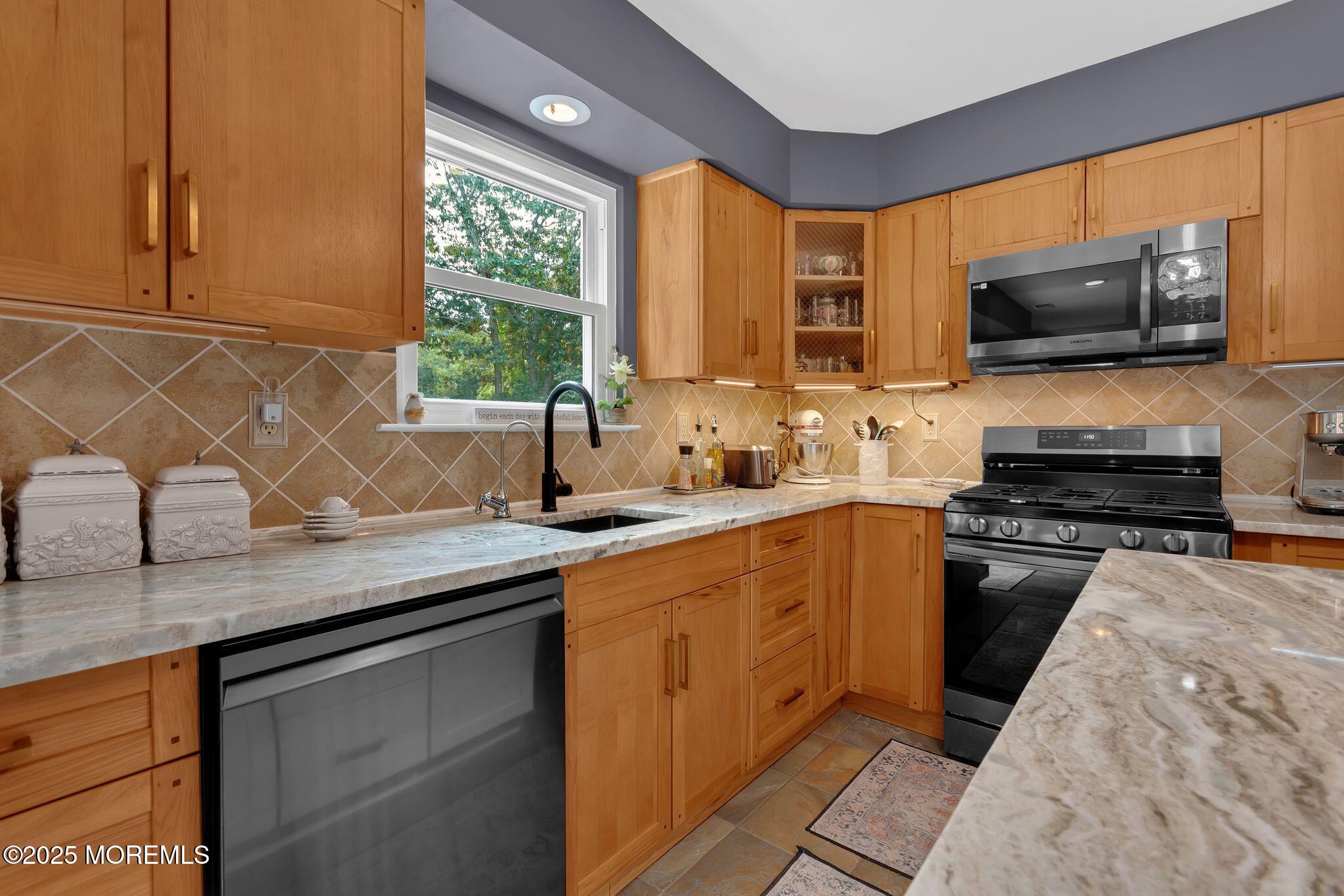 18 Mount Ranier Drive, Howell, New Jersey image 12