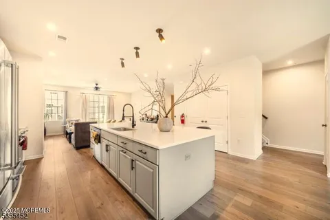 MLS: 22513219