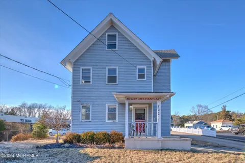 MLS: 22435814