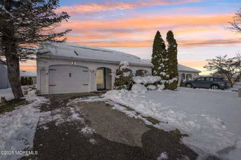 4 Harrogate Lane Manchester NJ 08759