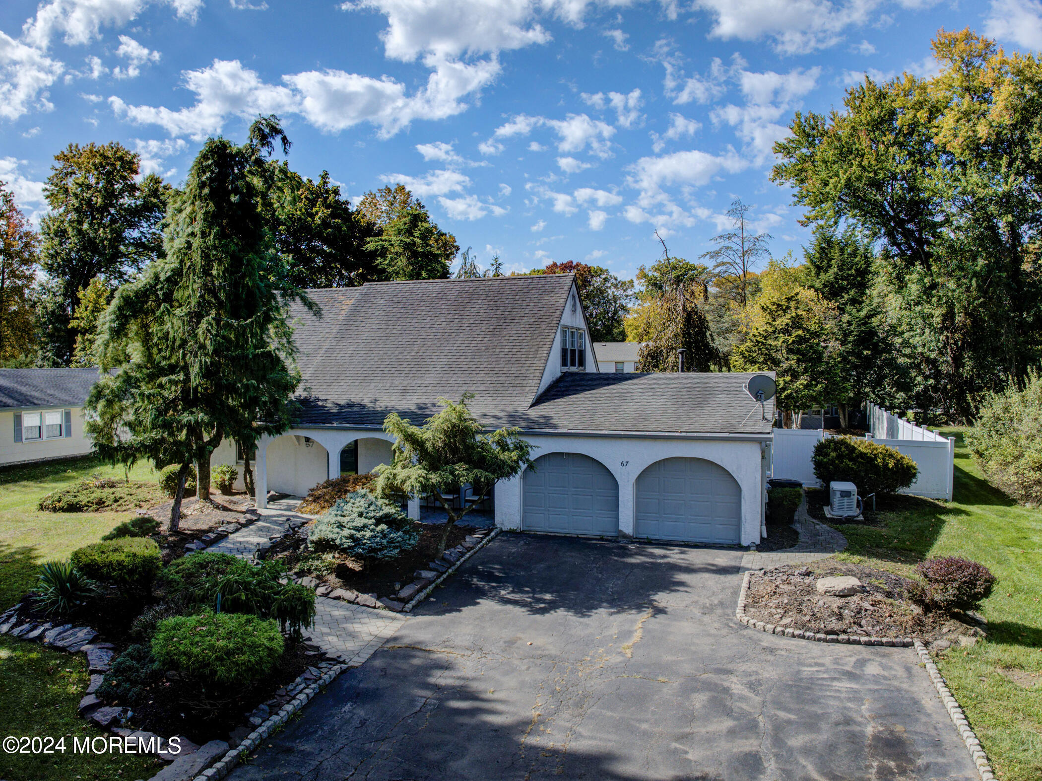 67 Maxwell Lane, Manalapan, New Jersey image 2