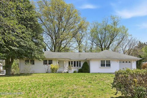 Photo of 5 Lone Oak Road, Middletown, NJ 07748 (MLS # 22610707)