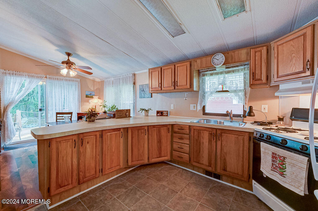 156 Village Road, Morganville, New Jersey image 12