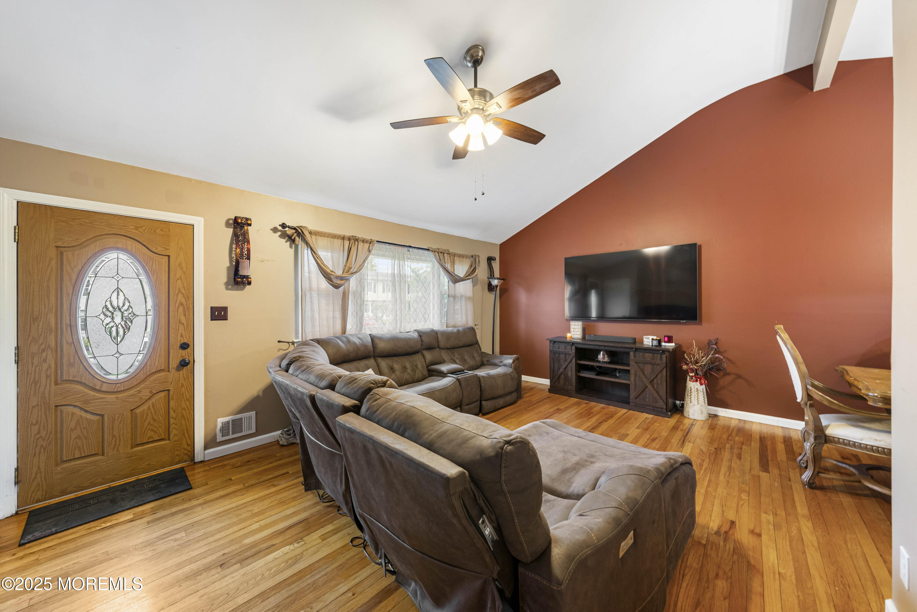 23 Pine Avenue