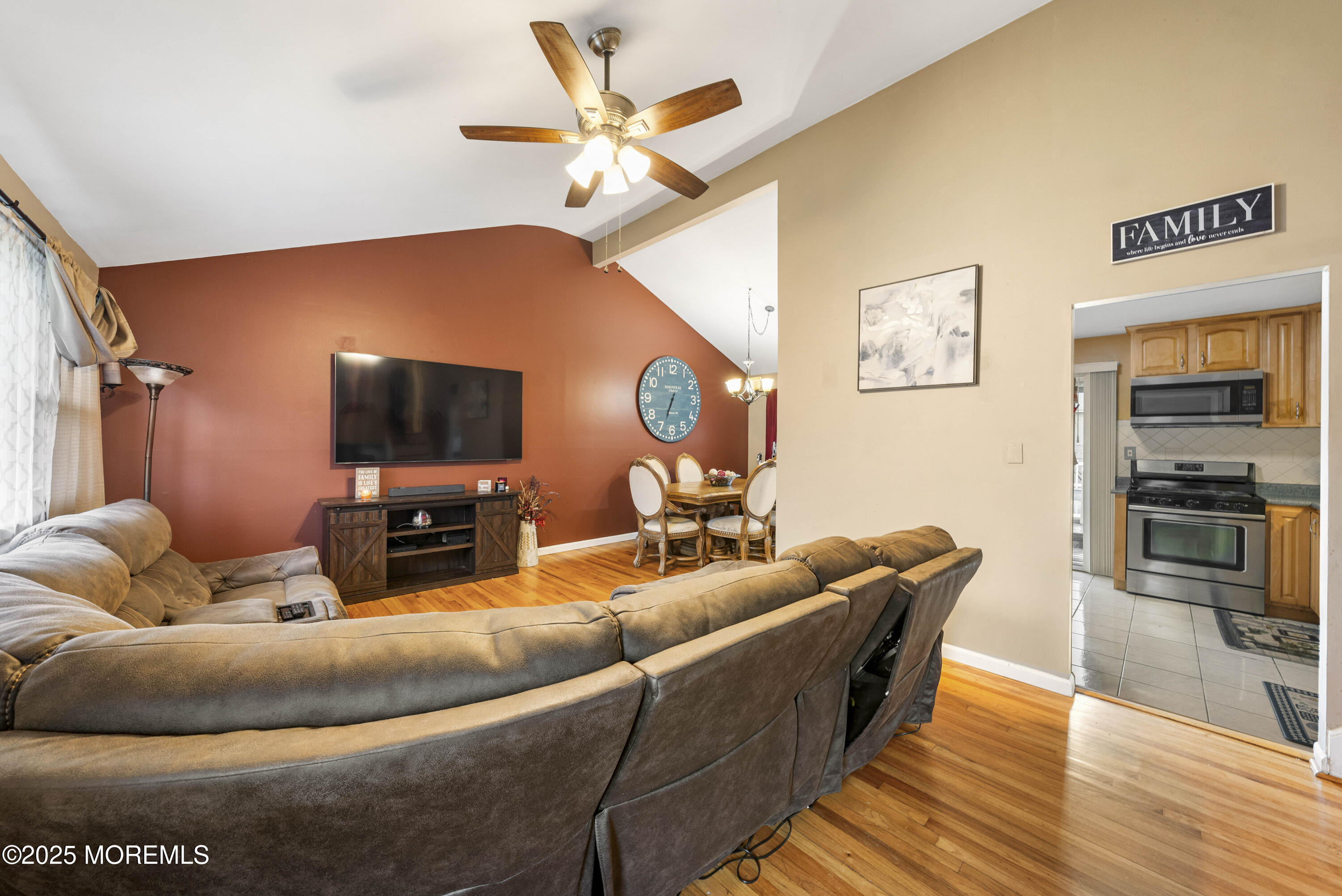 23 Pine Avenue