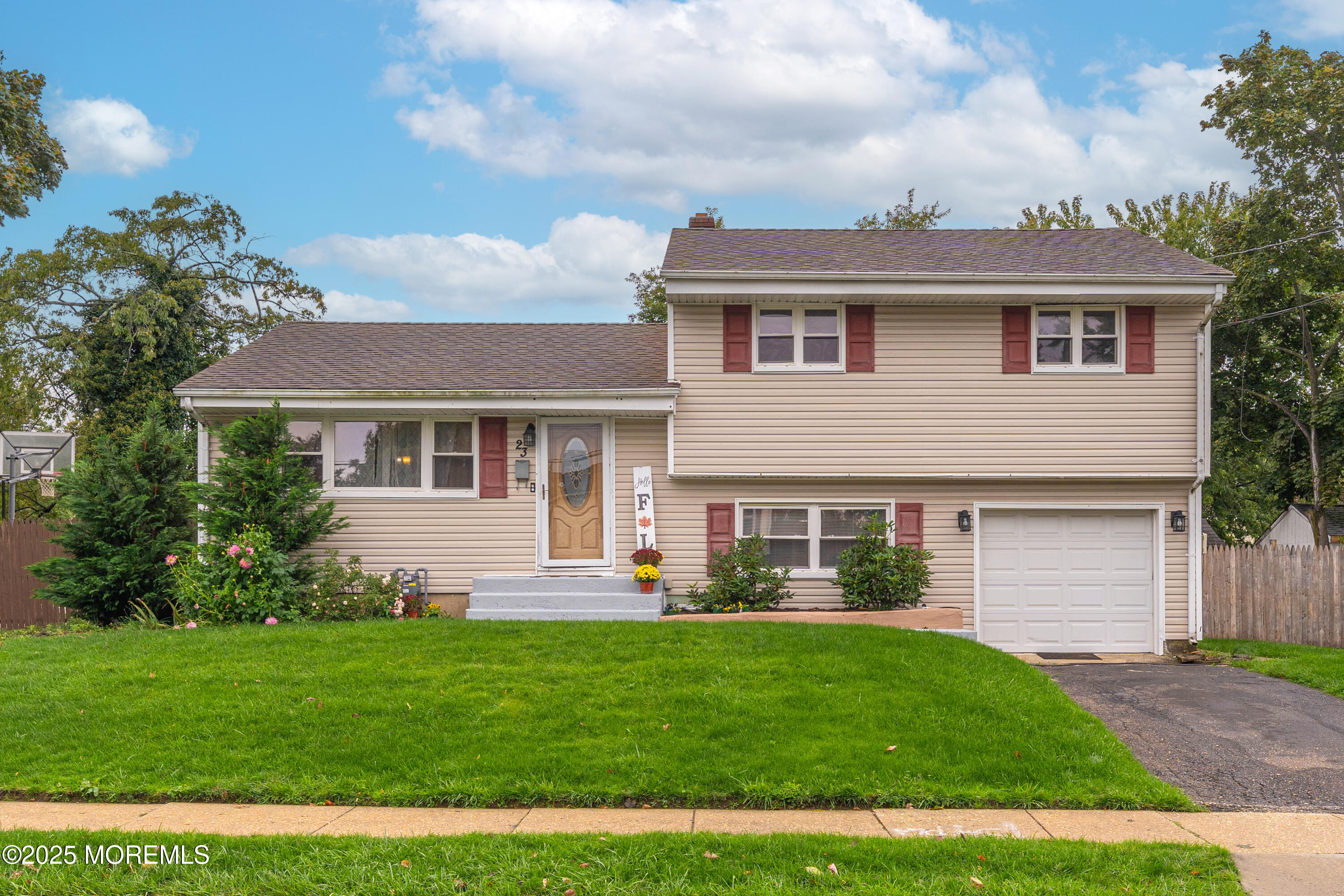 23 Pine Avenue