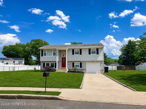 Homes For Sale - 30 Almond Drive<br/> Ocean County, Toms River, NJ 08753