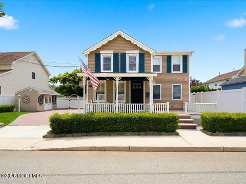 Homes For Sale - 16 Clinton Street<br/> Monmouth County, Matawan, NJ 07747