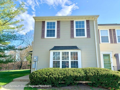 Homes For Rent - 14 Delikat Lane<br/> Sayreville, NJ 08872