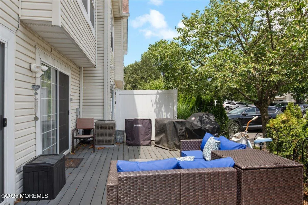 Tinton Falls, New Jersey 07712, United States, 2 Bedrooms Bedrooms, ,3 BathroomsBathrooms,Residential,Active,173820