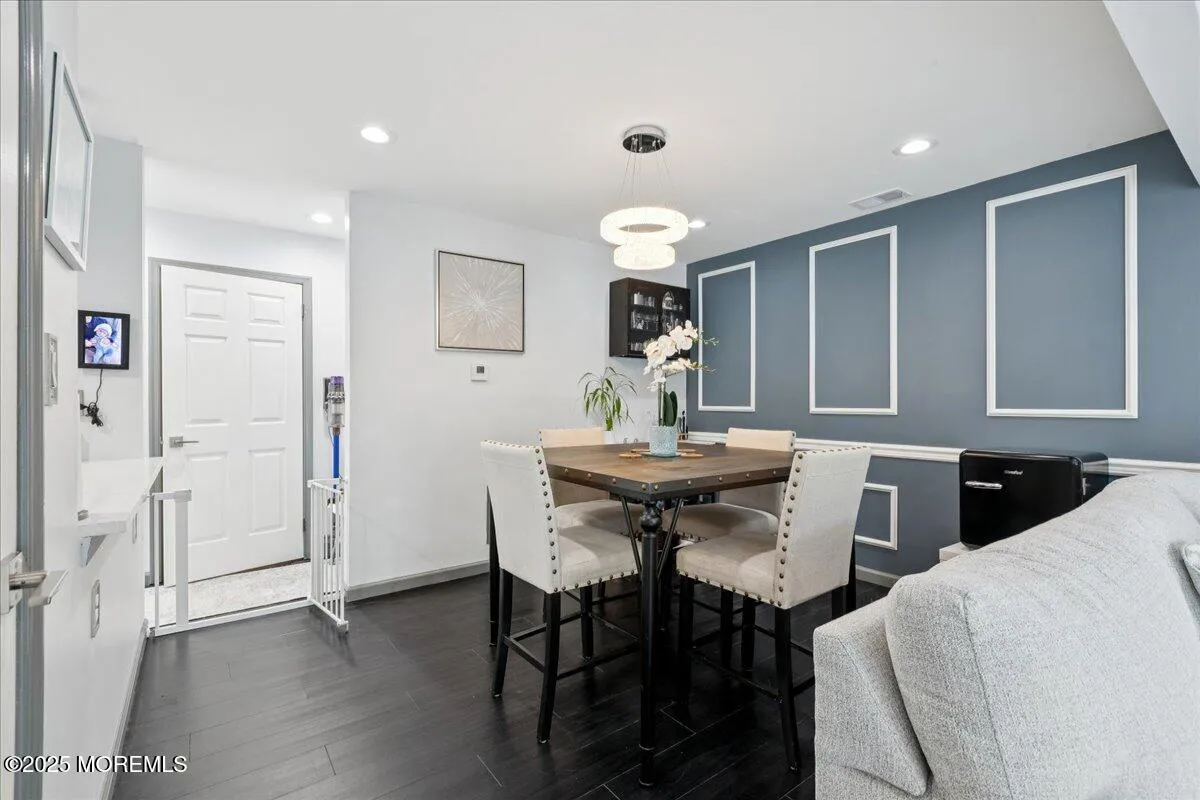 Tinton Falls, New Jersey 07712, United States, 2 Bedrooms Bedrooms, ,3 BathroomsBathrooms,Residential,Active,173820