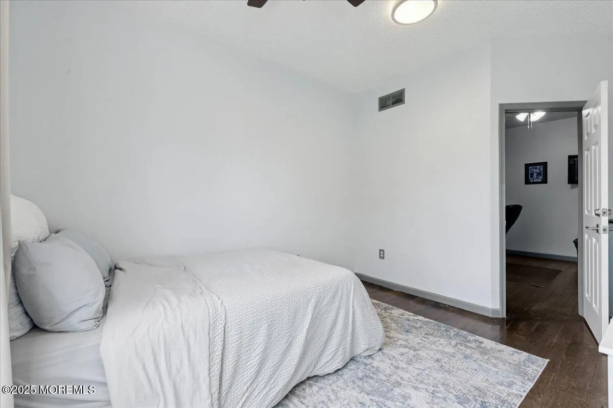 Tinton Falls, New Jersey 07712, United States, 2 Bedrooms Bedrooms, ,3 BathroomsBathrooms,Residential,Active,173820