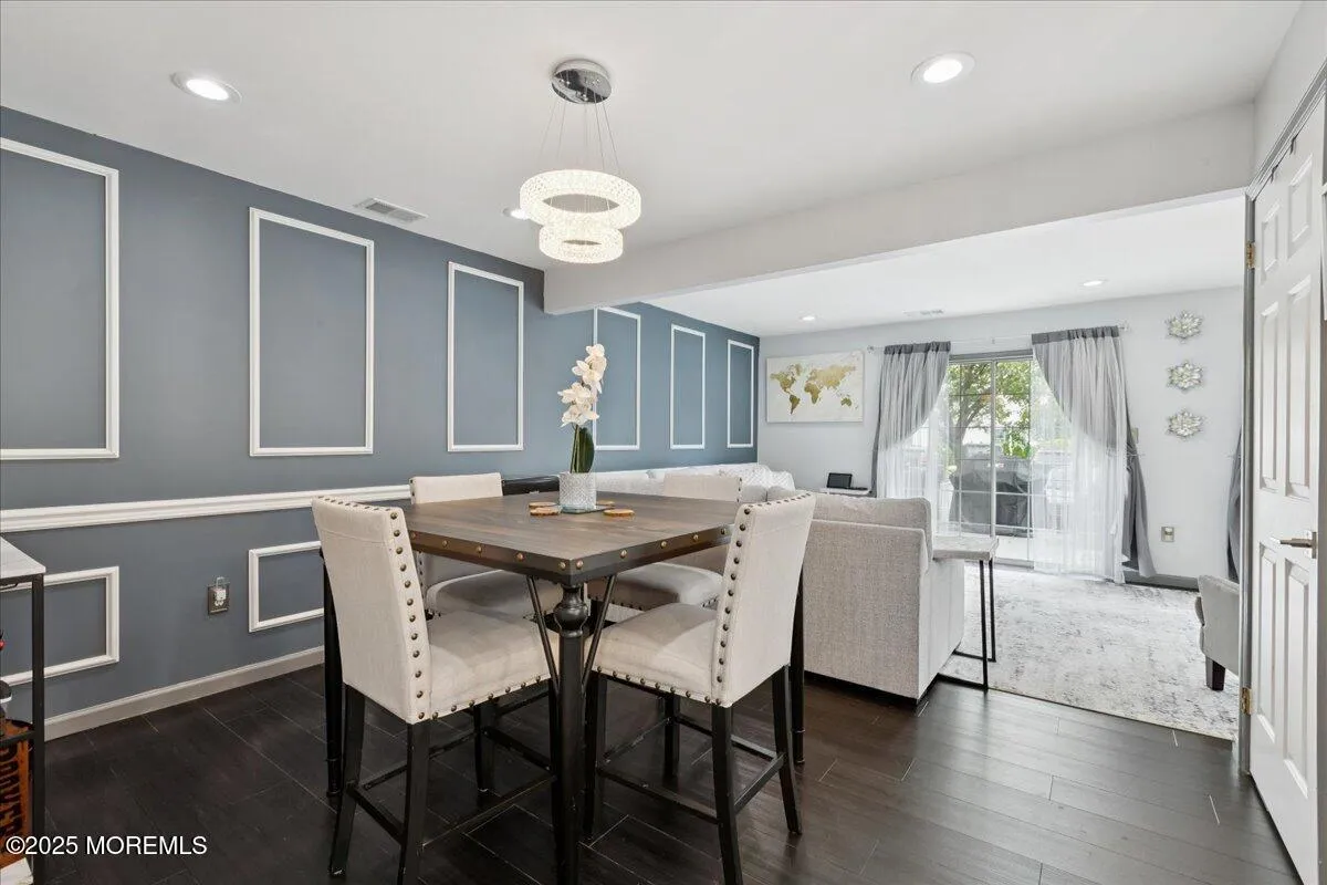 Tinton Falls, New Jersey 07712, United States, 2 Bedrooms Bedrooms, ,3 BathroomsBathrooms,Residential,Active,173820