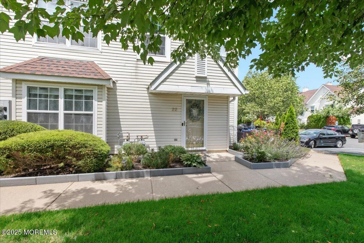 Tinton Falls, New Jersey 07712, United States, 2 Bedrooms Bedrooms, ,3 BathroomsBathrooms,Residential,Active,173820