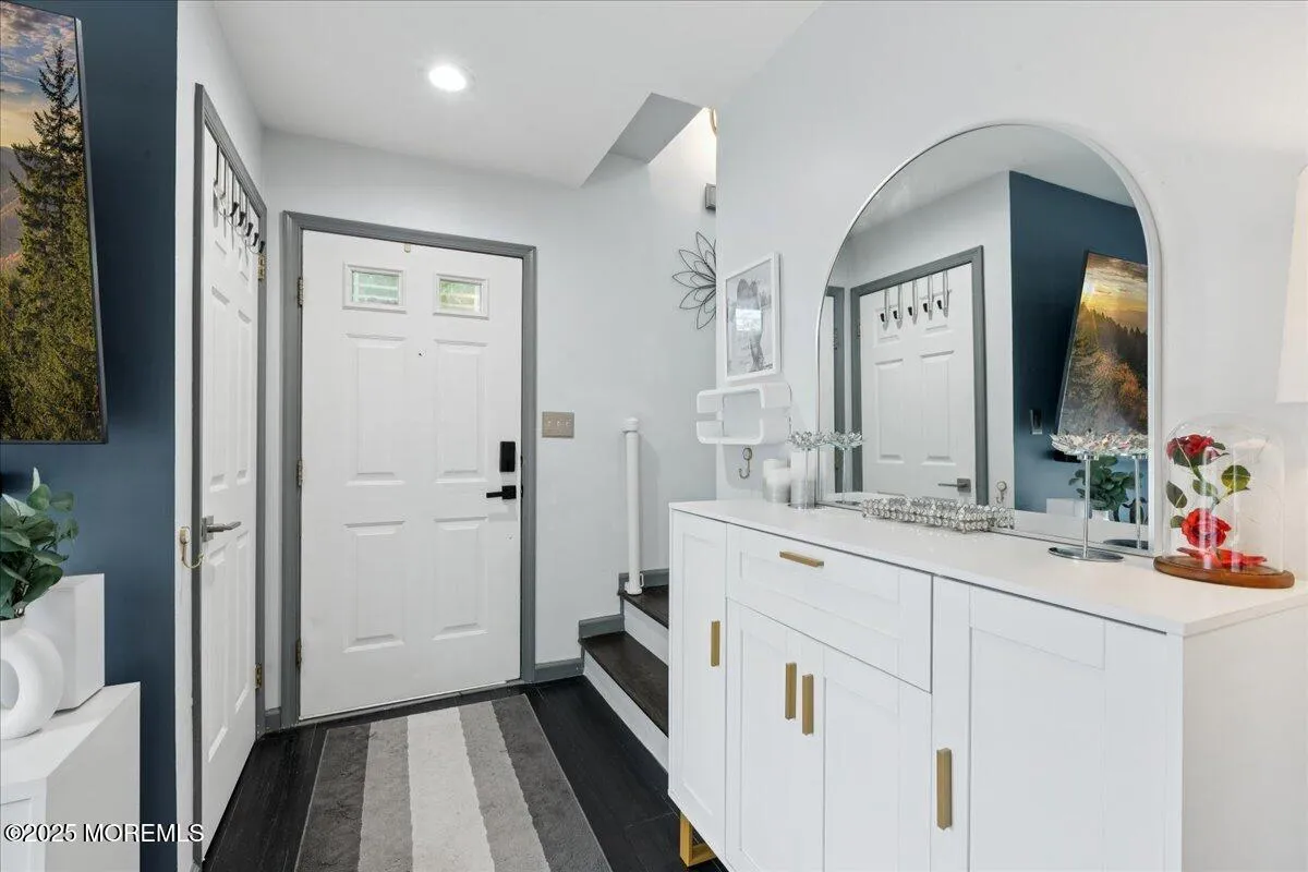 Tinton Falls, New Jersey 07712, United States, 2 Bedrooms Bedrooms, ,3 BathroomsBathrooms,Residential,Active,173820