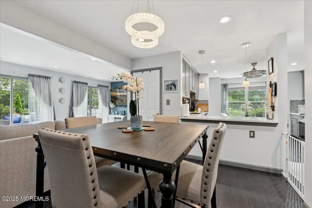 Tinton Falls, New Jersey 07712, United States, 2 Bedrooms Bedrooms, ,3 BathroomsBathrooms,Residential,Active,173820