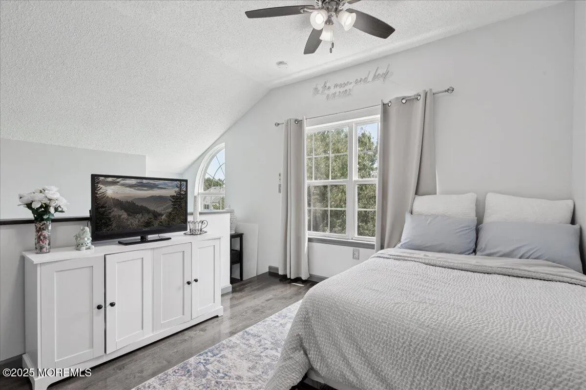 Tinton Falls, New Jersey 07712, United States, 2 Bedrooms Bedrooms, ,3 BathroomsBathrooms,Residential,Active,173820