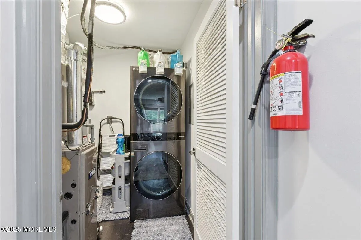 Tinton Falls, New Jersey 07712, United States, 2 Bedrooms Bedrooms, ,3 BathroomsBathrooms,Residential,Active,173820