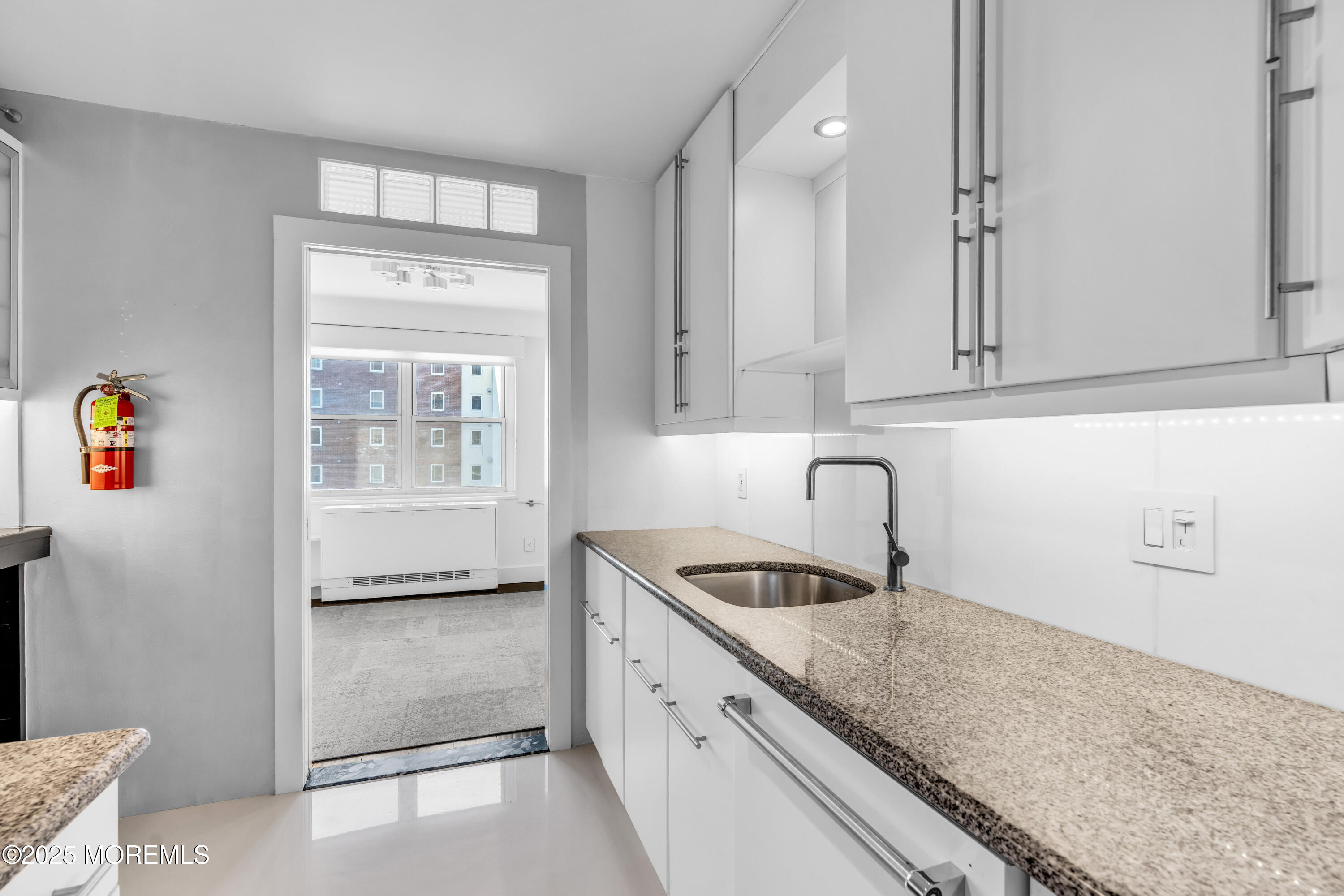 28 Riverside Avenue #8J, Red Bank, New Jersey image 4