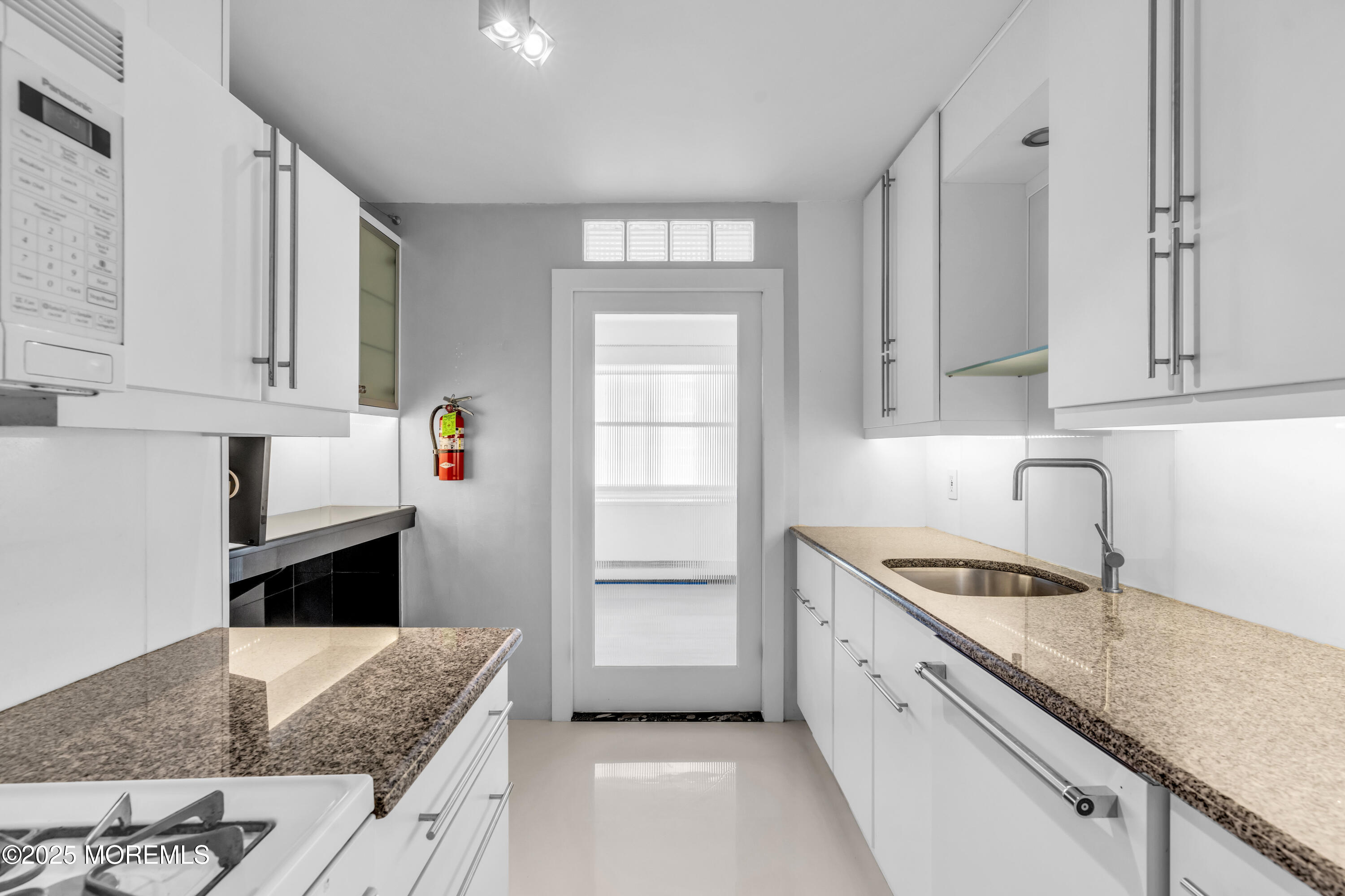28 Riverside Avenue #8J, Red Bank, New Jersey image 6